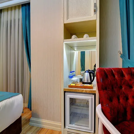 Novelty Hotel